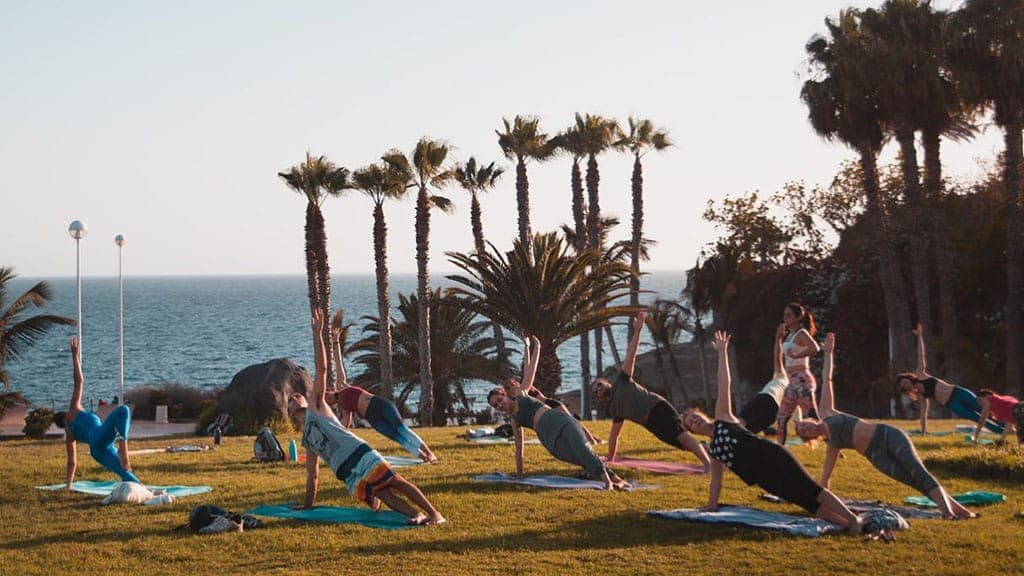 Sunset yoga session during a Reiseathleten trip