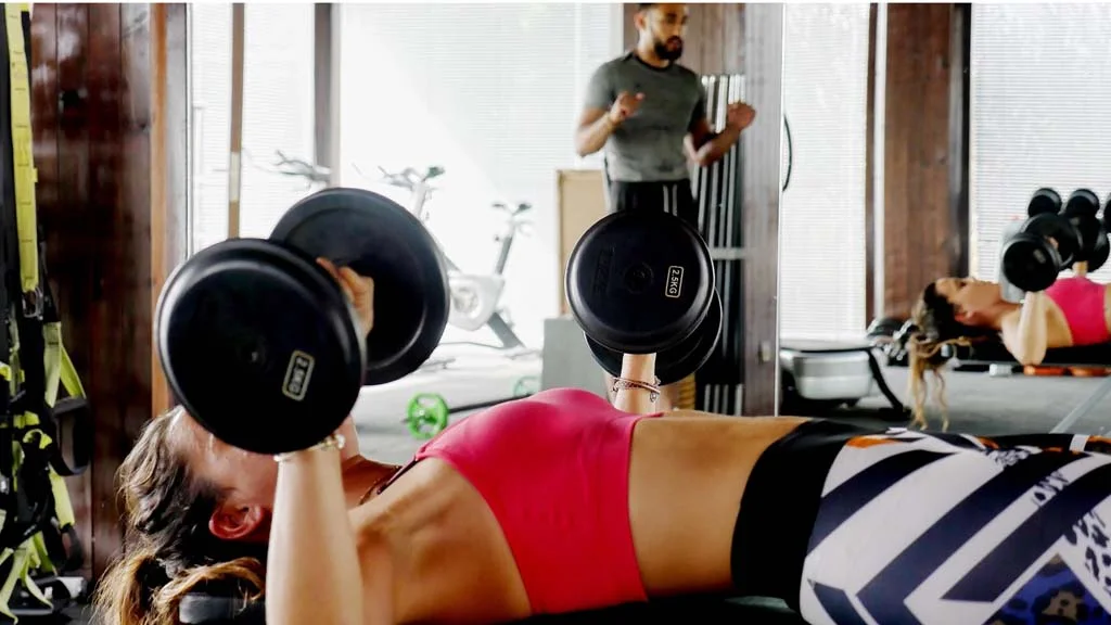 Externe Betreuung eines Personal Trainers deines Fitnessstudios – Das kostet ein Personal Trainer pro Stunde in Deutschland und das kostet eine Stunde Personal Training in anderen Ländern