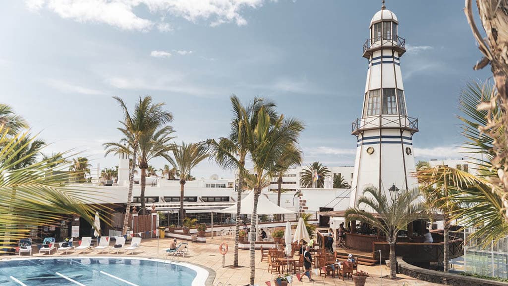 Promenadennaehe und Trainingsmomente fuer Fitnessurlaub auf Lanzarote